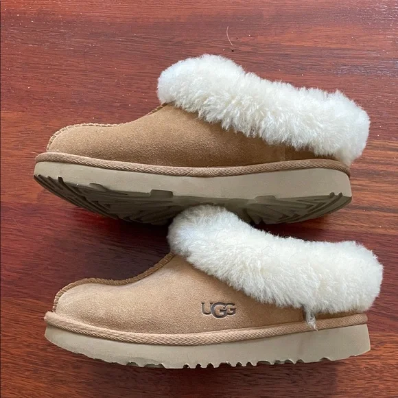 UGG Tan Slip Ons with Sherling Lining - Picture 3 of 4